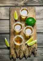 Tequila dans une coup verre de sel. photo