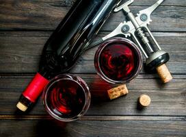 du vin Contexte. rouge du vin avec un tire-bouchon. photo