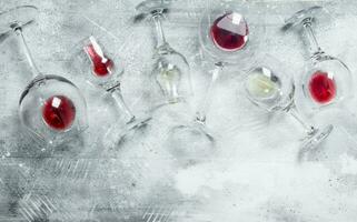 du vin Contexte. des lunettes de rouge et blanc du vin. photo