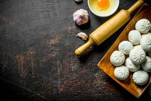 brut manta Dumplings avec Ail et œuf. photo