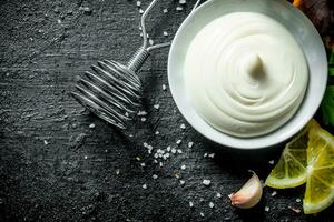 Mayonnaise avec citron et Ail. photo