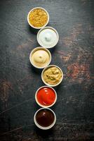 différent les types de sauces. photo