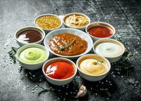 variations de différent les types de sauces. photo