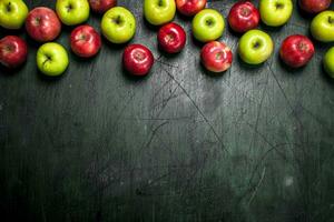 rouge et vert pommes. photo