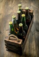 boîte de Frais bière. sur en bois tableau. photo