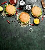 vite aliments. Frais des hamburgers avec Cola. photo