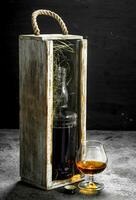 bouteille avec Cognac et une verre. photo