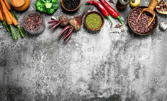 biologique aliments. légumineuses avec Frais des légumes. photo