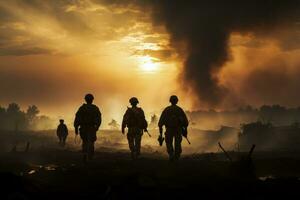 silhouette soldats contre guerre déchiré paysages en dessous de sombre enfumé ciels photo