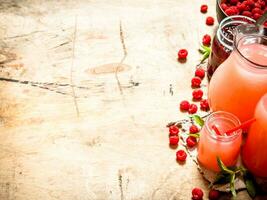 le jus de Frais framboises et Confiture. photo