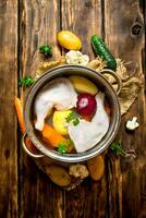 poulet soupe avec des légumes dans une grand pot. photo