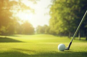 club de golf et balle dans l'herbe photo