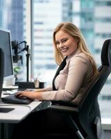 une femme est séance à une bureau dans de face de une ordinateur génératif ai photo