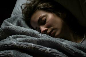 une femme en train de dormir dans lit avec sa yeux fermé génératif ai photo