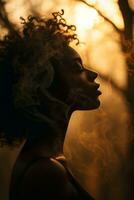 une femme avec frisé cheveux et fumée à venir en dehors de sa bouche génératif ai photo