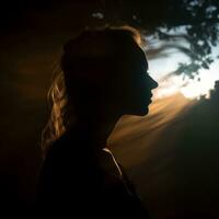silhouette de une femme dans le foncé avec le Soleil dans le Contexte génératif ai photo