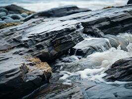 une proche en haut vue de une rocheux littoral avec l'eau écoulement plus de il génératif ai photo