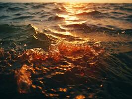 le Soleil est réglage plus de le océan comme vagues éclaboussure dans le l'eau génératif ai photo