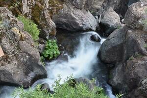 robuste rocheux cascade paysage, Montgomery ruisseau chutes, Californie, Etats-Unis photo