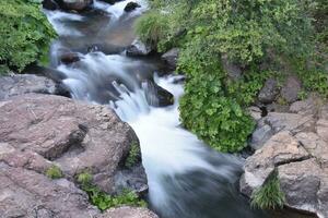 Montgomery ruisseau chutes écoulement dans nord Californie photo