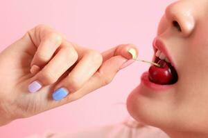 femme avec fruit photo