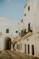 étroit des rues de ostuni, Italie photo