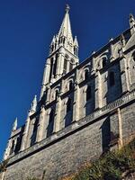 Stupéfiant vue de le lourdes Basilique photo