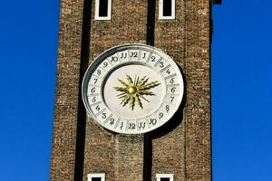 l'horloge sur le la tour photo