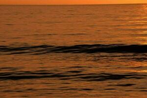 mer avec petit vagues photo