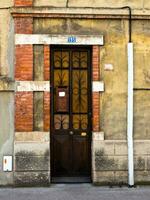 ancien porte dans charmant savoyarde, Chambéry, France photo