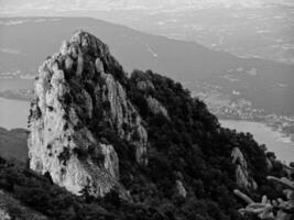 majestueux beauté noir et blanc photo de bosse du bavarder Montagne dans savoie