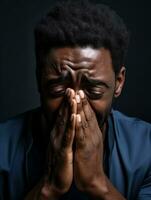 africain homme est triste sur une minimaliste neutre Contexte ai génératif photo