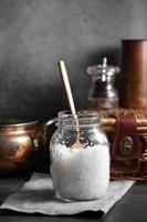 France sel de mer en bouteille de verre sur la cuisine de style rustique photo