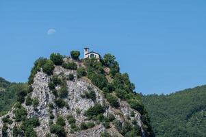 vue sur le sanctuaire rocheux photo