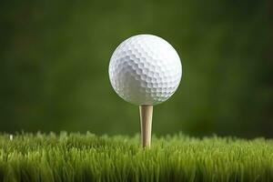 blanc le golf Balle sur en bois tee avec herbe. génératif ai photo