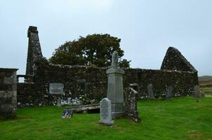 ruines à le cimetière à dunvegan photo