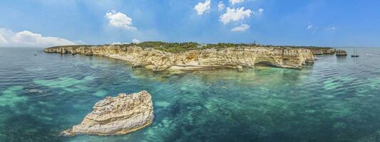 panoramique drone image plus de Praia faire marinha plage dans Portugais algarve pendant jour photo