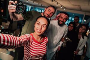 diverse groupe de gens dans le Bureau photo