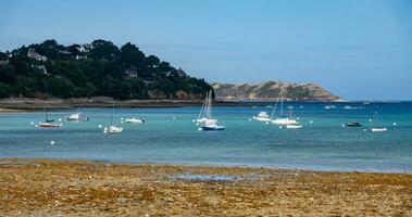 scénique côtier vue perros-guirec plage, Bretagne, France, été photo