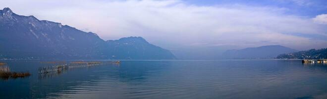 hiver soir vue de Lac bourget photo