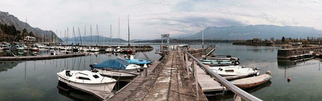 scénique Port de bourget du lac sur Lac bourget photo