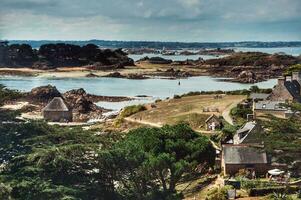 été paysage de bréhat île avec mer dans arrière-plan, français Bretagne photo