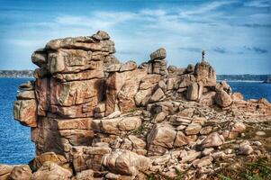 rochers de le rose granit côte dans Bretagne photo