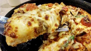 arrière-plans de cuisine italienne délicieuse pizza aux légumes photo