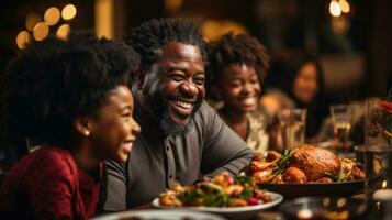 content action de grâces journée africain américain famille avec rôti dinde à traditionnel dîner. photo