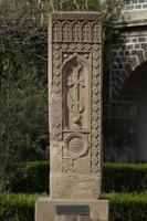 une ancienne croix de pierre arminienne, khachkar ejmiacin, arménie