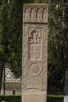 une ancienne croix de pierre arminienne, khachkar ejmiacin, arménie