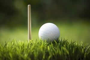 blanc le golf Balle sur en bois tee avec herbe. génératif ai photo