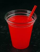 rouge jus dans verre plus de noir Contexte photo