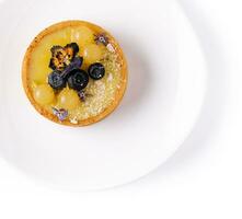 citron fromage blanc mini tartes sur blanc assiette photo